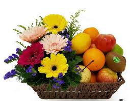 4 kg fresh fruits and flowers in a basket