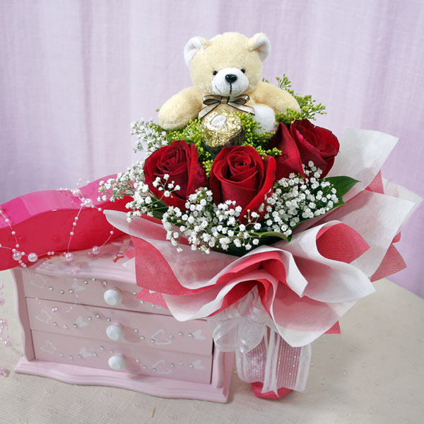 3 roses with teddy bear